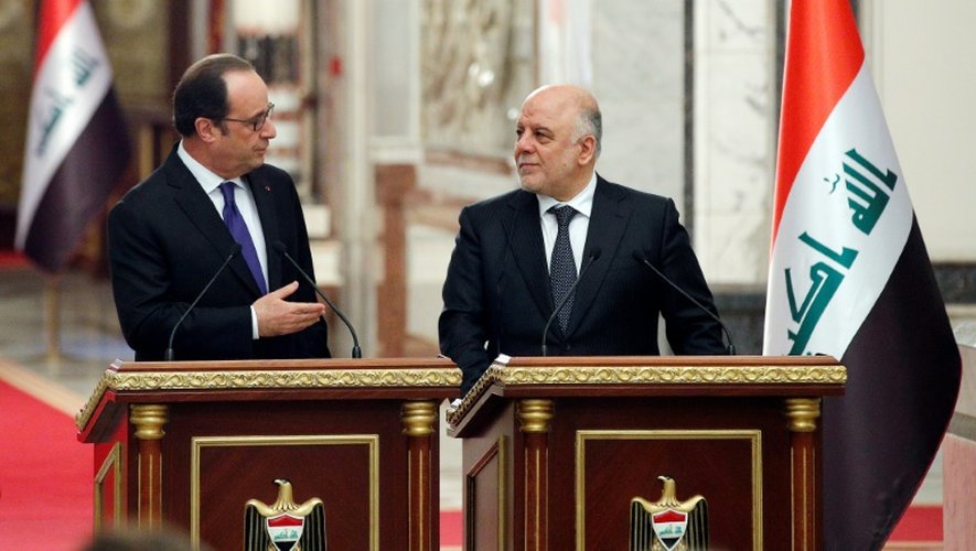 Le président Francois Hollande et le Premier ministre Haider al-Abadilors d'une conférence de presse le 2 janvier 2017 à Bagdad