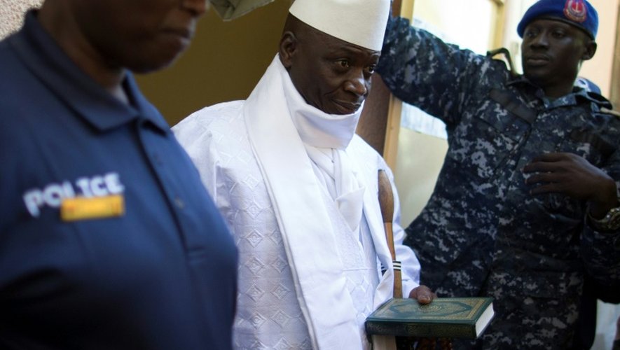 Le président sortant de Gambie Yahya Jammeh (c), le 1er décembre 2016 à Banjul