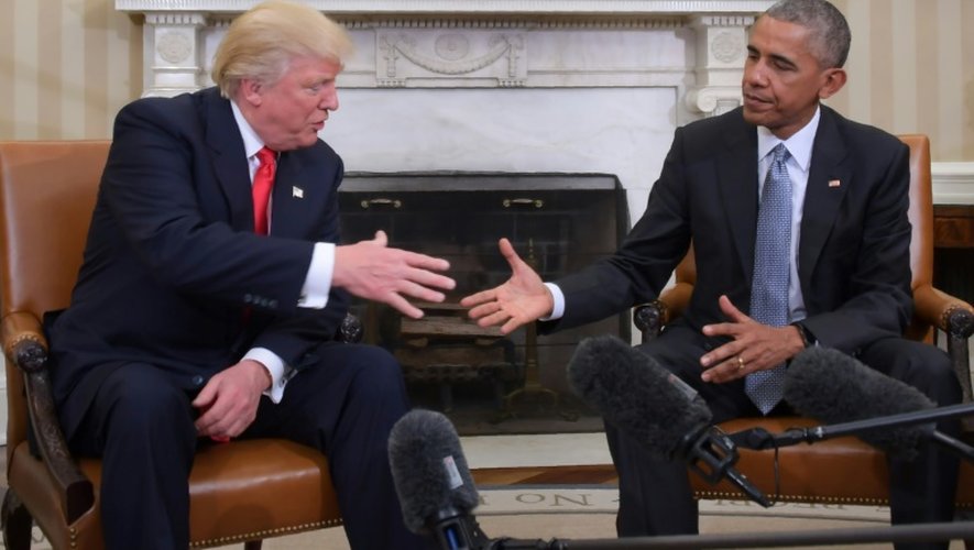 Donald Trump et Barack Obama lors de leur première rencontre après l'élection, à Washington, le 10 novembre 2016