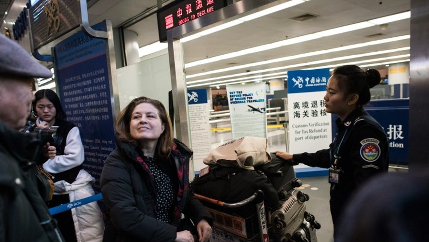 La correspondante en Chine de l'hebdomadaire français L'Obs, Ursula Gauthier, le 31 décembre 2015 à l'aéroport de Pékin