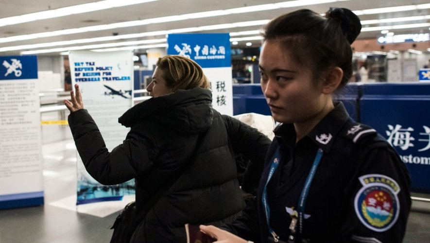 La correspondante en Chine de l'hebdomadaire français L'Obs, Ursula Gauthier, le 31 décembre 2015 à l'aéroport de Pékin