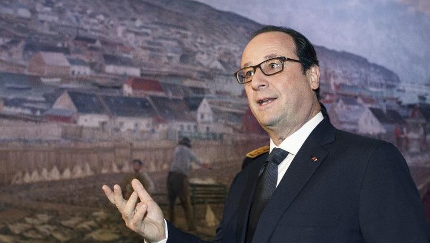 Le président de la République François Hollande en visite à Saint-Pierre, le 24 décembre 2014