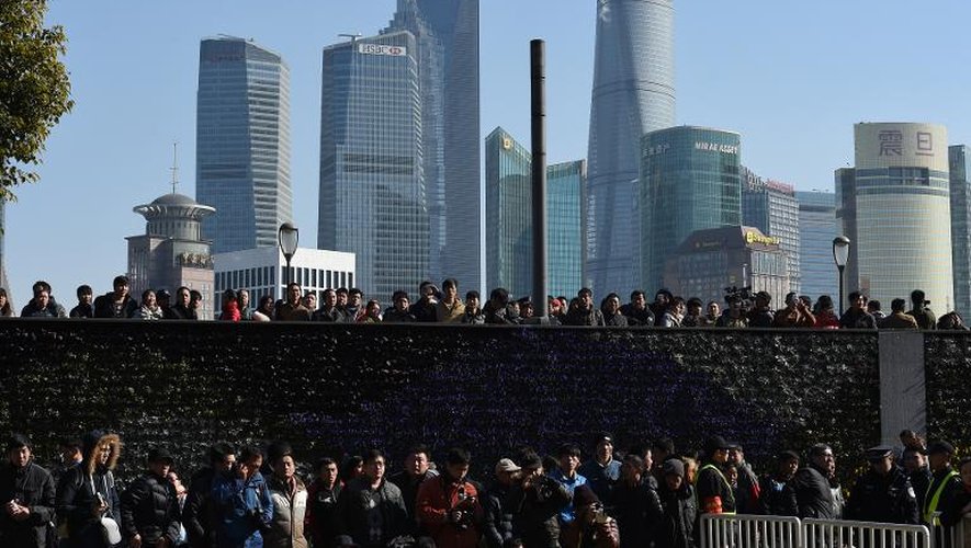 La foule rassemblée le 1er janvier 2015 sur le Bund à Shangaï où une bousculade meurtrière est survenue pendant la nuit de la Saint-Sylvestre