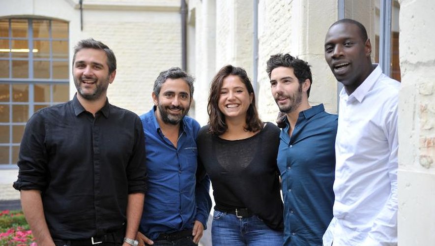 L'équipe du film "Samba" (de g à d): les réalisateurs Olivier Nakache et Eric Toledano, les acteurs Izia Higelin, Tahar Rahim et Omar Sy le 8 octobre 2014 pose à Lille