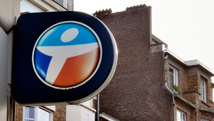 Photo prise le 24 février 2014 à Lille montrant le logo de l'opérateur Bouygues Telecom