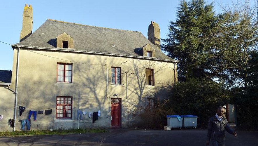 Vue extérieure en date du 30 décembre 2014 du présbytère Saint-Médard squatté par des migrants à Nantes