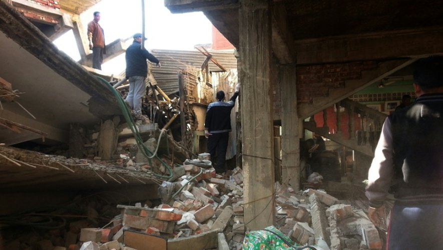 Des maisons se sont écroulées le 4 janvier 2016 après un fort séisme de magnitude de 6,7 à Imphal, capitale de l'Etat du Manipur et ville la plus proche de l'épicentre, dans le nord-est de l'Inde