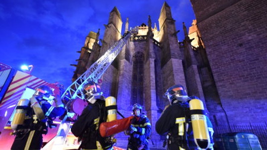  Rodez : un feu se déclenche à la Cathédrale, 30 pompiers sur le qui-vive