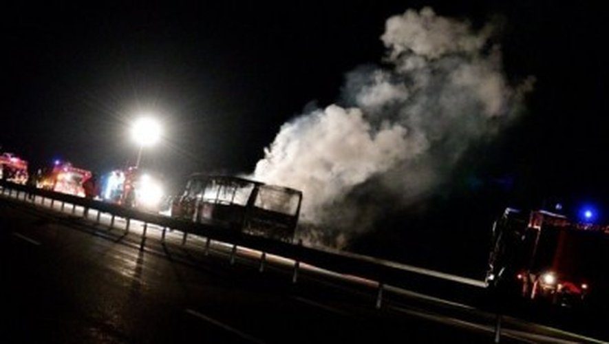  Le bus d’une équipe de rugby part en feu sur l’A75 !