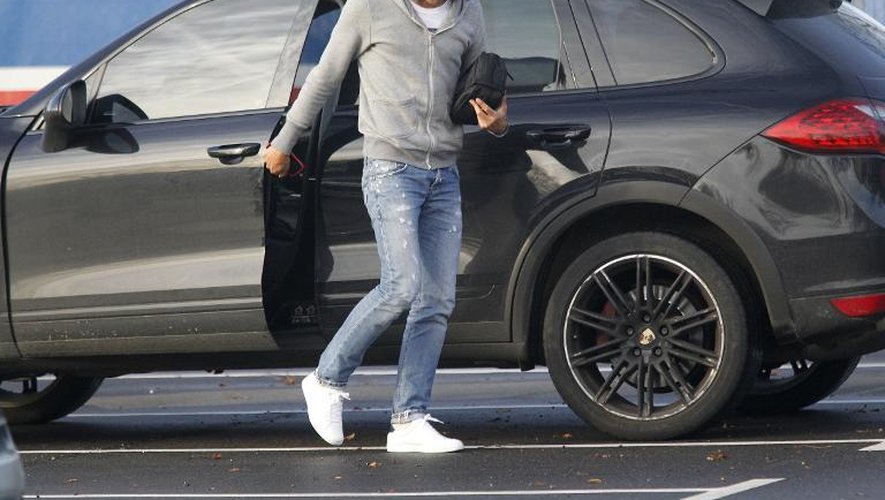 L'attaquant uruguayen du PSG Edinson Cavani, à son arrivée au siège du club à Paris, le 2 janvier 2015