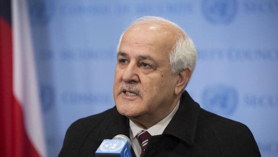 Photo fournie par l'ONU de Riyad H. Mansour envoyé de l'Autorité palestinienne qui s'adresse aux medias, le 1er janvier 2015 après la demande d'adhésion de la Palestine au CPI