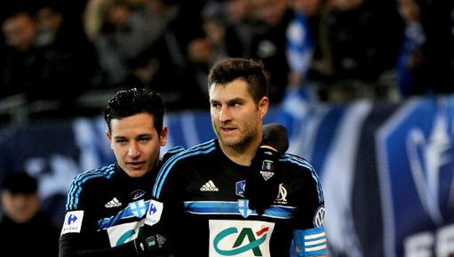Les Marseillais André-Pierre Gignac (d) et Florian Thauvin lors du match de Coupe de France contre Grenoble, le 4 janvier 2015 à Grenoble