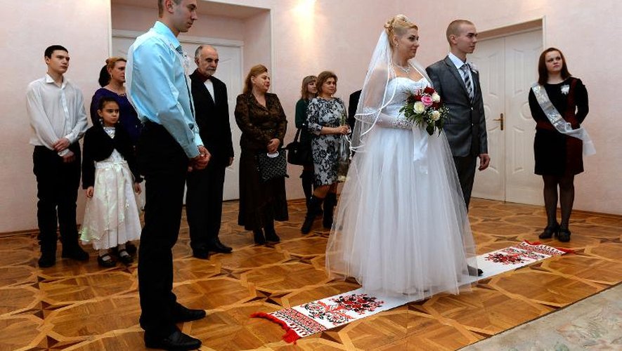 Ioulia et Dmitri Kolobov lors de leur mariage le 27 décembre 2014 à Donetsk