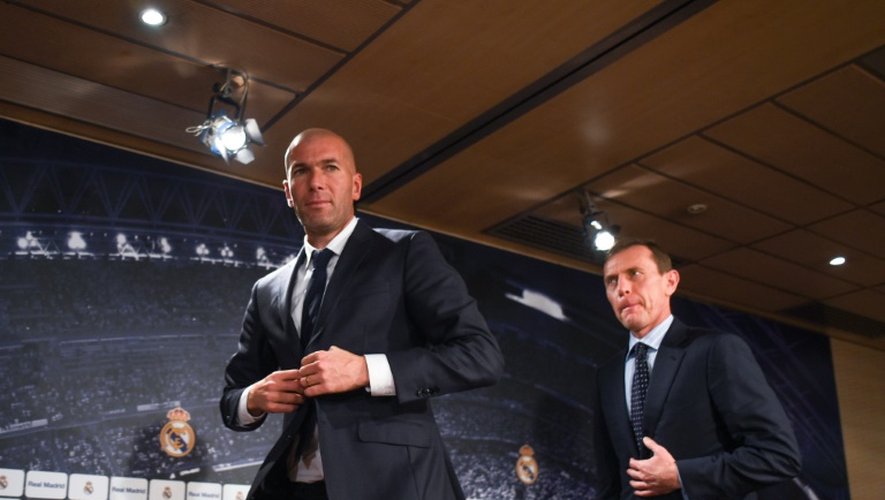 Zinédine Zidane, à son arrivée pour une conférence de presse, le 5 janvier 2016 à Santiago-Bernabeu à Madrid