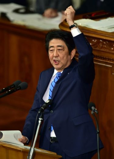Le Premier ministre japonais Shinzo Abe devant la chambre basse à Tokyo après le test nucléaire nord-coréen, le 6 janvier 2016