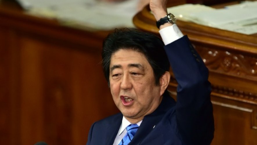 Le Premier ministre japonais Shinzo Abe devant la chambre basse à Tokyo après le test nucléaire nord-coréen, le 6 janvier 2016