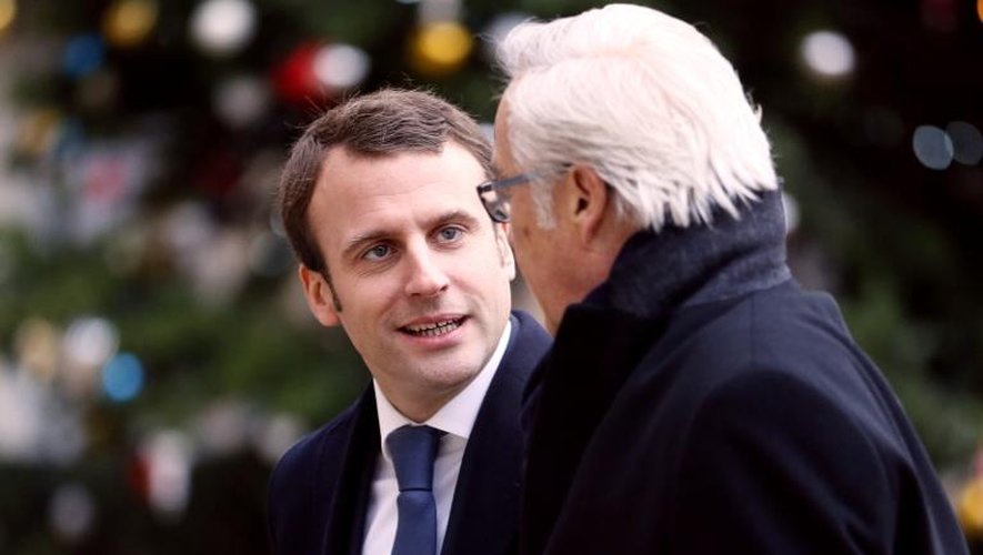 Emmanuel Macron et Francois Rebsamen à leur arrivée le 5 janvier 2015 à l'Elysée