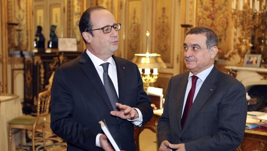 François Hollande et Jean-Louis Nadal lors de la remise d'un rapport sur "l'exemplarité des responsables publics" le 7 janvier 2015 à l'Elysée