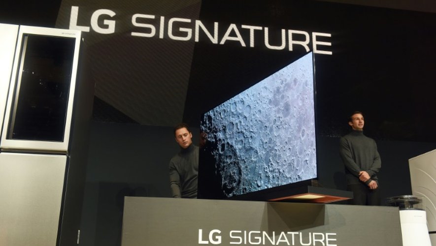 Le nouveau téléviseur à écran ultra-plat de LG  Electronics, OLED Signature, présenté au salon CES de Las Vegas le 5 janvier 2016