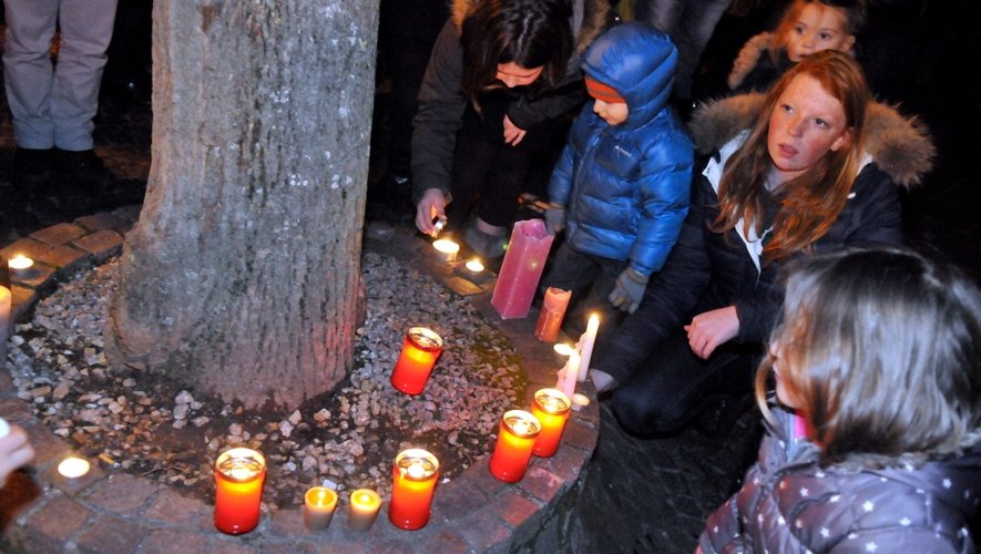 Les Aveyronnais rendent hommage aux victimes de Charlie Hebdo
