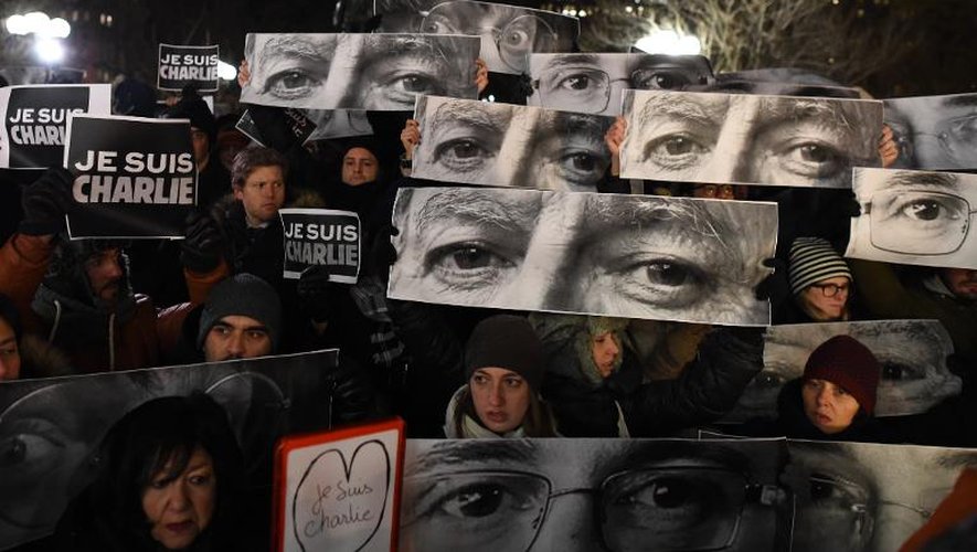 Manifestation en hommage aux victimes de l'attaque terroriste contre Charlie Hebdo le 7 janvier 2015 à New York