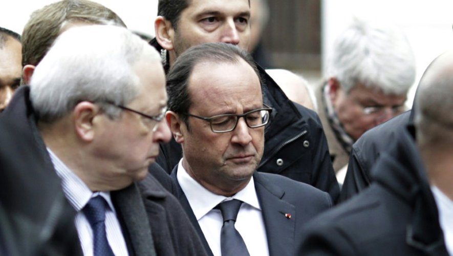 François Hollande, à son arrivée à  Charlie Hebdo le 7 janvier 2015 à Paris