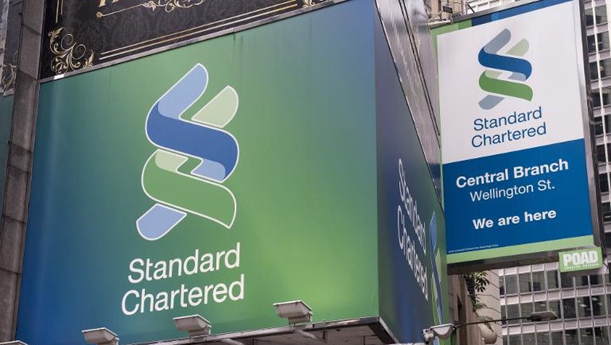 La banque britannique Standard Chartered va supprimer 2000 postes supplémentaires en 2015 après les 2000 supprimés en octobre