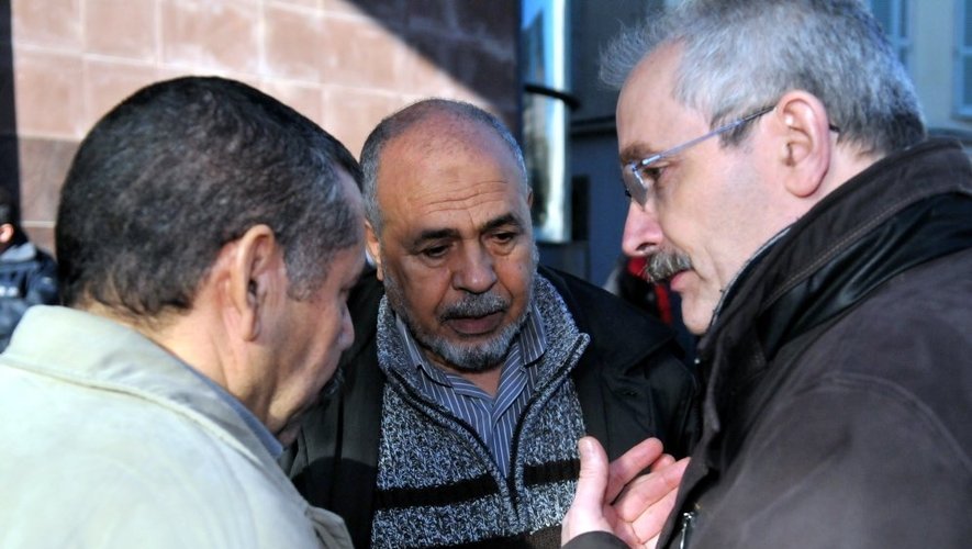 Moment d’œcuménisme devant la mairie de Rodez. L'évêque de Rodez et le président de l'association cultuelle des musulmans de Rodez.