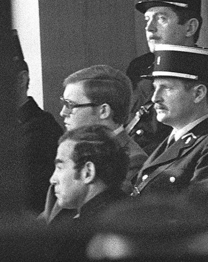 Patrick Henry et son avocat  Me Robert Badinter, lors de son procès le 18 janvier 1977 à Troyes