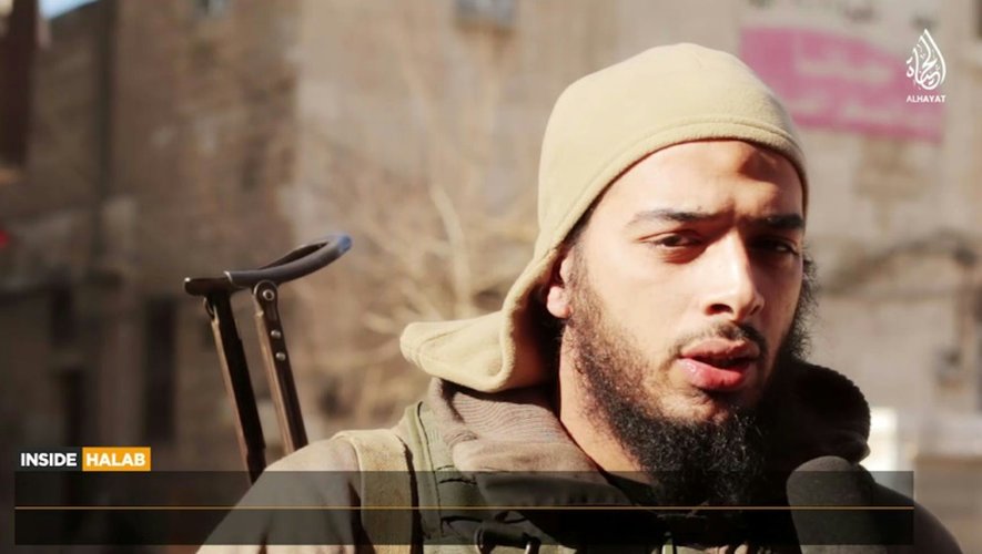 Capture d'écran d'une vidéo téléchargée en février 2015 par le centre de médias Al-Hayat montrant le jihadiste français Salim Benghalem