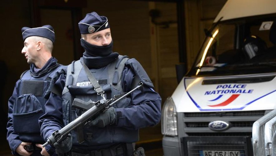Des policiers à Paris le 9 janvier 2015
