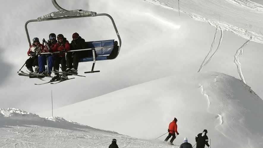 Des touristes dans la station de ski de Val-d'Isère, en Savoie, le 6 janvier 2016