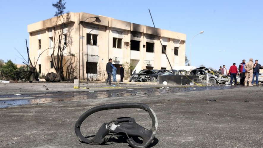 Dégâts après un attentat à Zliten sur la côte libyenne, le 7 janvier 2015