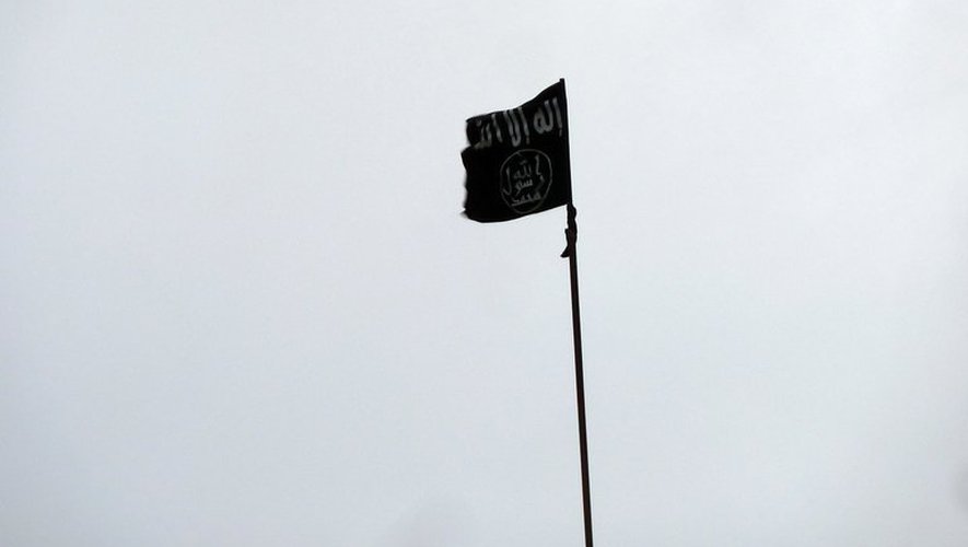 Un drapeau noir, symbole des djihadistes