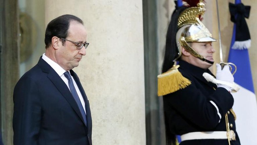 Le président François Hollande le 8 janvier 2015 sur le perron de l'Elysée à Paris
