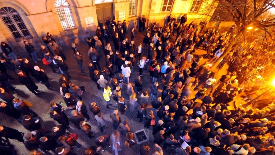 Mercredi, de nombreux Ruthénois s'étaient rassemblés devant la préfecture en hommage aux victimes de l'attentat contre le journal satirique Charlie Hebdo.