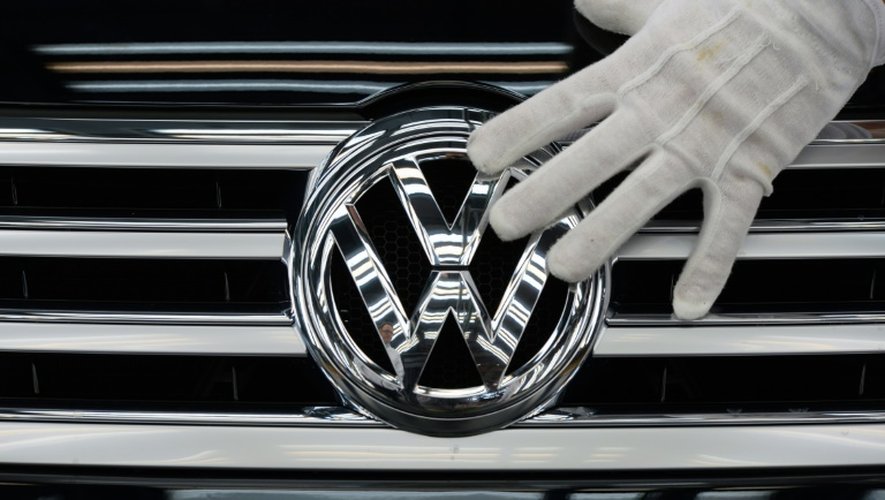 La marque Volkswagen du groupe du même nom, plombée par le scandale du diesel et le ralentissement du marché chinois, a accusé en décembre un recul de ses ventes de 8%, et de 5% sur l'année