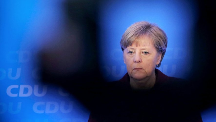 La chancelière allemande Angela Merkel s'adresse à la presse le 9 janvier 2016 à Mayence