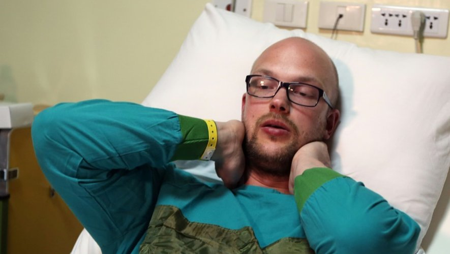 Sammie Olovsson, un touriste suédois de 27 ans, blessé dans l'attaque d'un hôtel à Hourghada, sur les bords de la mer Rouge, récupère à l'hôpital, le 9 janvier 2016