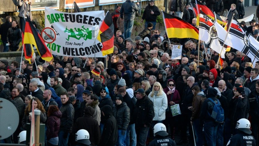 Des manifestants du mouvement d'extrême droite Pegida, à Cologne le 9 janvier 2016
