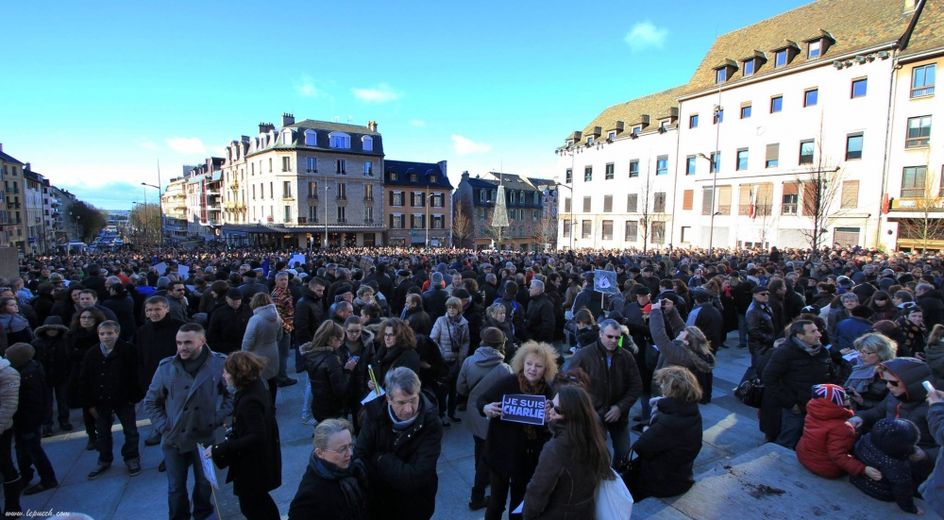 DIRECT. "Je suis Charlie" : plus de 25 000 Aveyronnais dans la rue