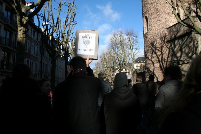 DIRECT. "Je suis Charlie" : plus de 25 000 Aveyronnais dans la rue