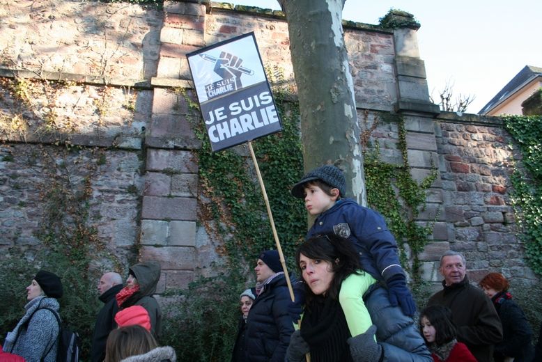 DIRECT. "Je suis Charlie" : plus de 25 000 Aveyronnais dans la rue