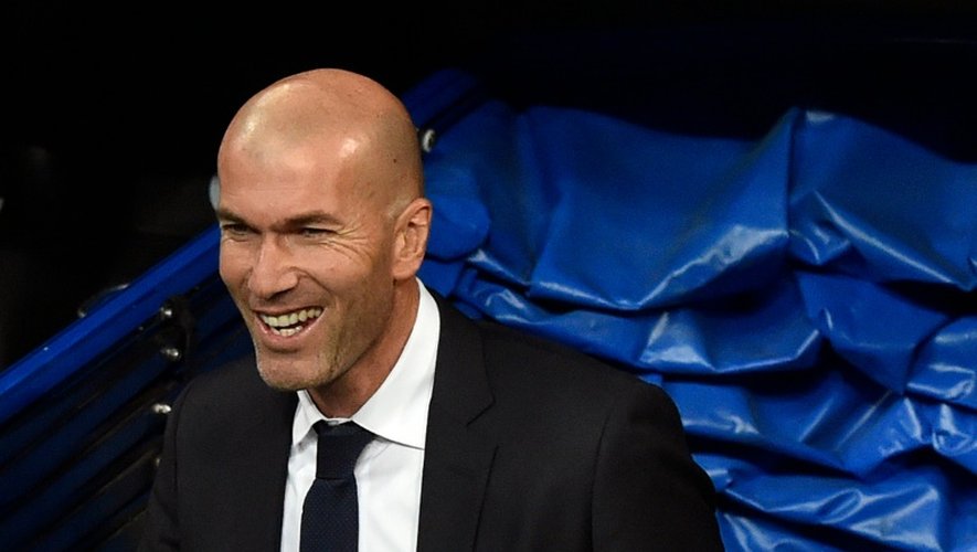 L'entraîneur du Real Madrid Zinédine Zidane avant le match contre La Corogne, le 9 janvier 2016 à Bernabeu