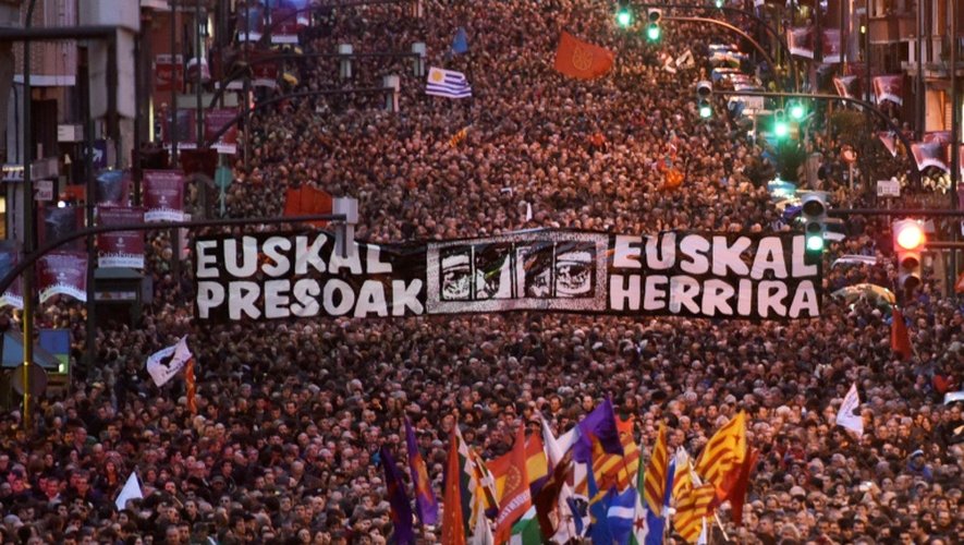 Des proches de prisonniers basques manifestent, le 9 janvier 2016 à Bilbao