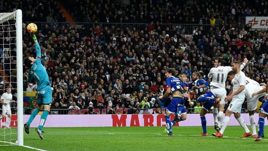 L''ailier du Real Madrid Gareth Bale inscrit son 3e but contre La Corogne, le 9 janvier 2016 à Bernabeu