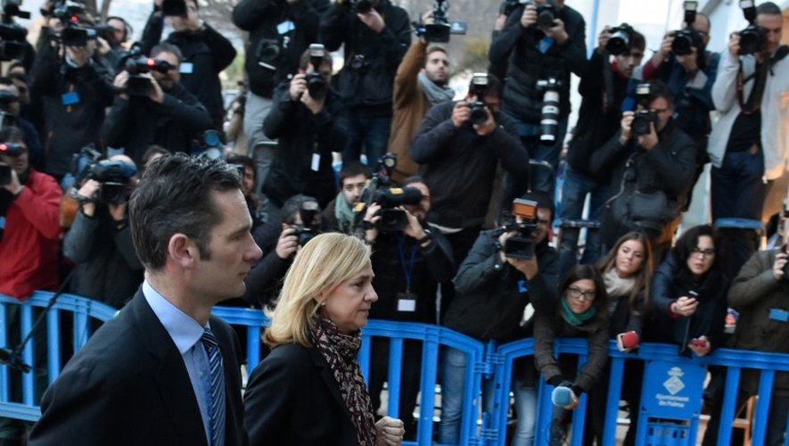 Arrivée le 11 janvier 2016 au tribunal à Palma de Majorque d'une soeur du roi d'Espagne, Cristina de Bourbon, et de son mari, Inaki Urdangarin, à l'ouverture du procès d'un des plus retentissants scandales de corruption