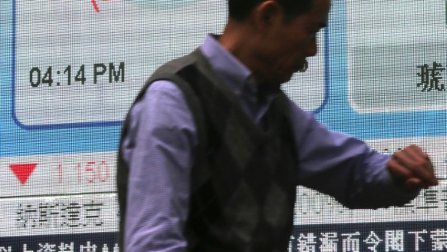Panneau indiquant la valeur de l'indice Hang Seng, le 11 janvier 2016 à Hong Kong