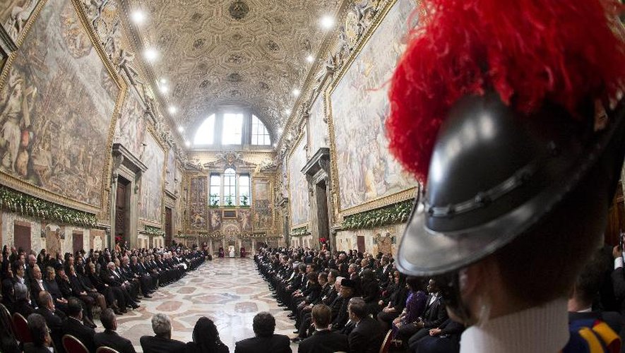 Le pape François s'adresse au corps diplomatique au Saint-Siège, le 12 janvier 2015, au Vatican
