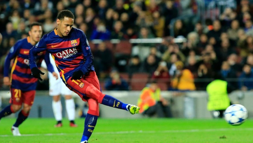 Neymar inscrit l'un de ses quatre buts pour le Barça face à l'AS Rome en Coupe d'Europe, le 24 novembre 2015 au Camp Nou
